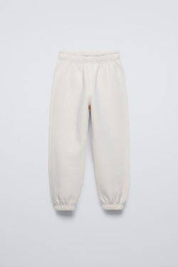 ZARA КОМПЛЕКТ ИЗ ТОЛСТОВКИ И ДЖОГГЕРОВ С НАШИВКОЙ, ЭКРЮ