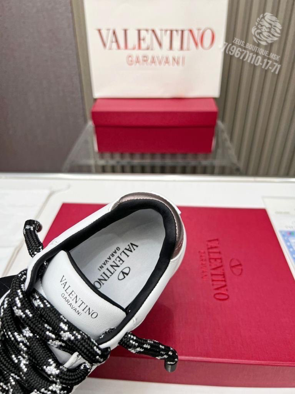 Кроссовки Valentino