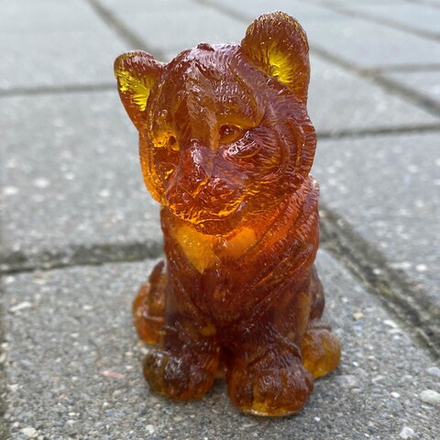 Тигрёнок строит глазки