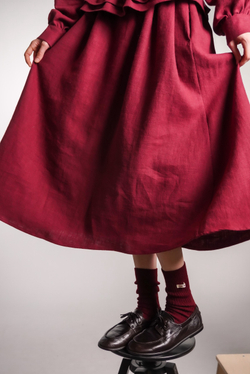 Платье с V-вырезом, поясом-баской и длинным рукавом из крапивы бордо