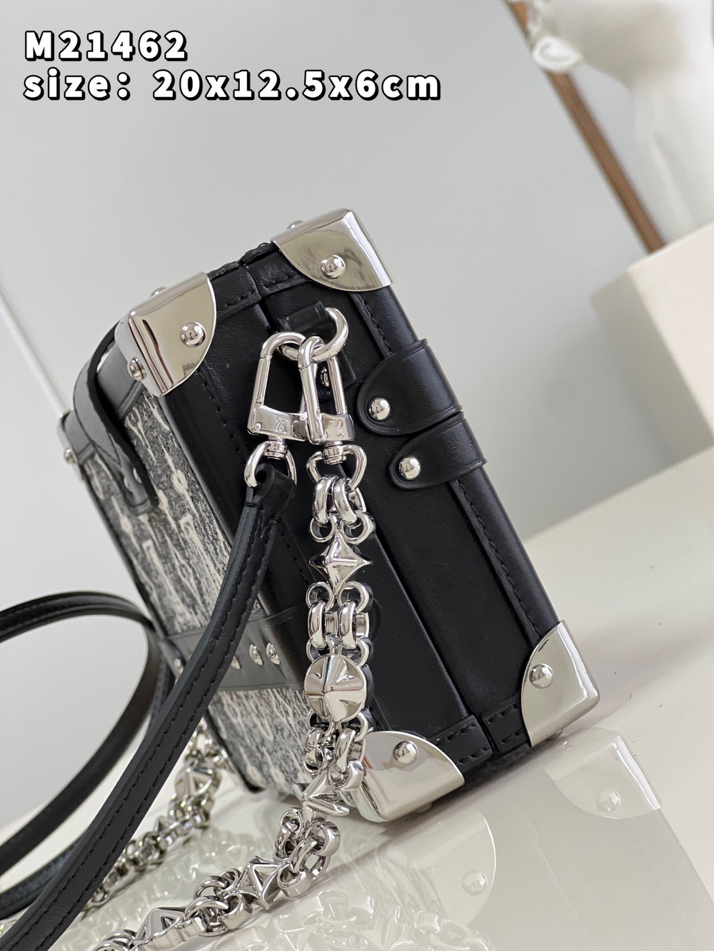 Louis Vuitton Petite Malle