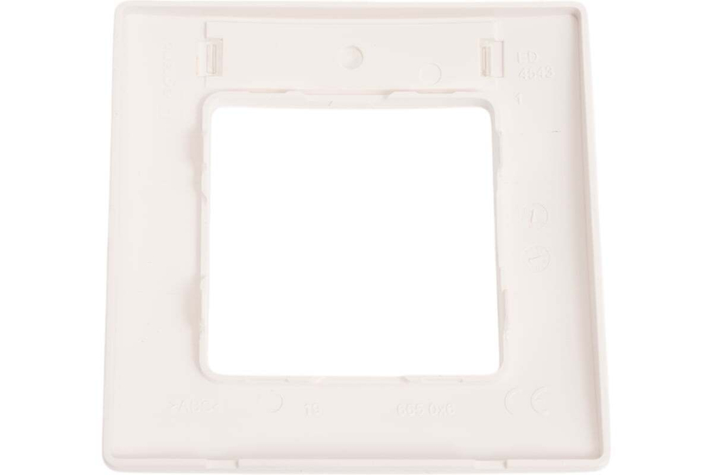 Рамка 1 пост с держателем для маркировки белый ETIKA Legrand
