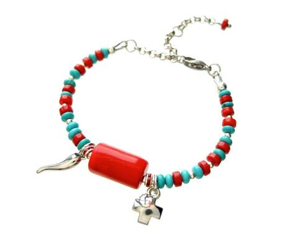 браслет из коралла и бирюзы с подвесками