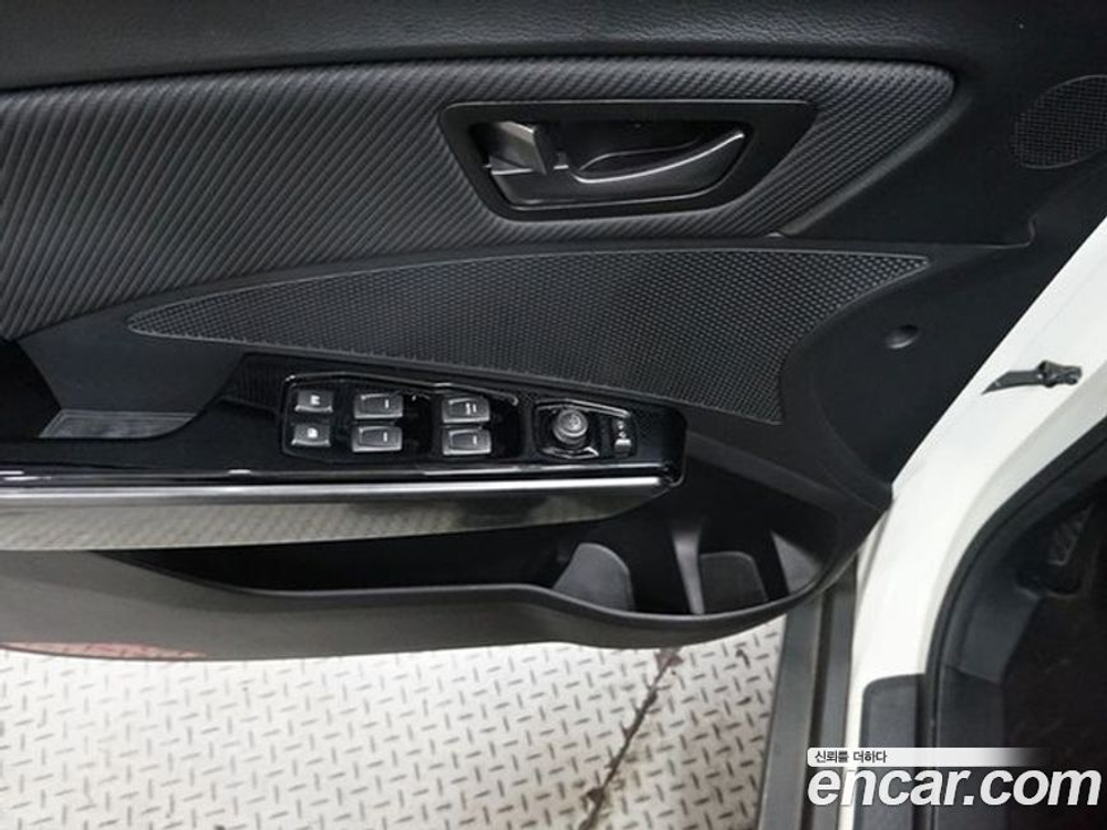 KG Mobility (Ssangyong) Very New Tivoli Бензин 1.5 2WD (09.2020)