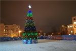 Светодинамическая елка каркасная - встроенная гирлянда цветная -"Уральская" 10 м