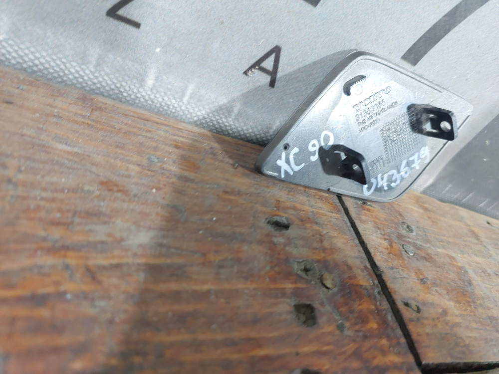 Крышка омывателя правая Volvo XC90 2 14-нв Б/У Оригинал 31353365