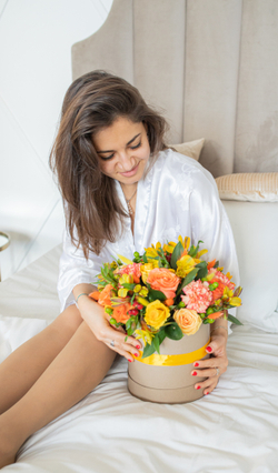 Цветы в коробке Мандариновый фреш