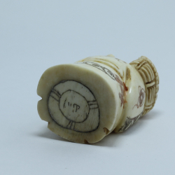 Нэцкэ Дзюродзин без головного убора с корзиной и персиком