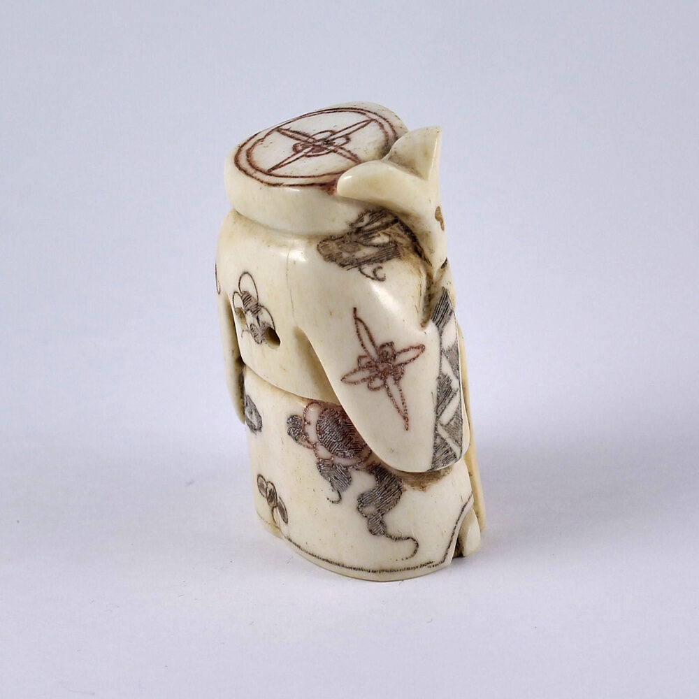 Нэцкэ Дзюродзин с посохом и табличкой "Счастье"