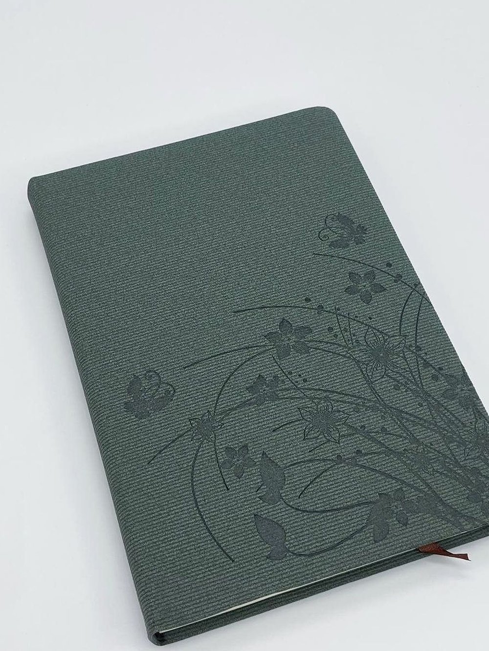 Блокнот 144 л А5 линейка цветы серо-зеленый (8344-18)