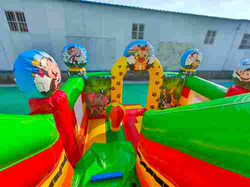 Коммерческий надувной батут "Зверята на горке", 7*4*6 м