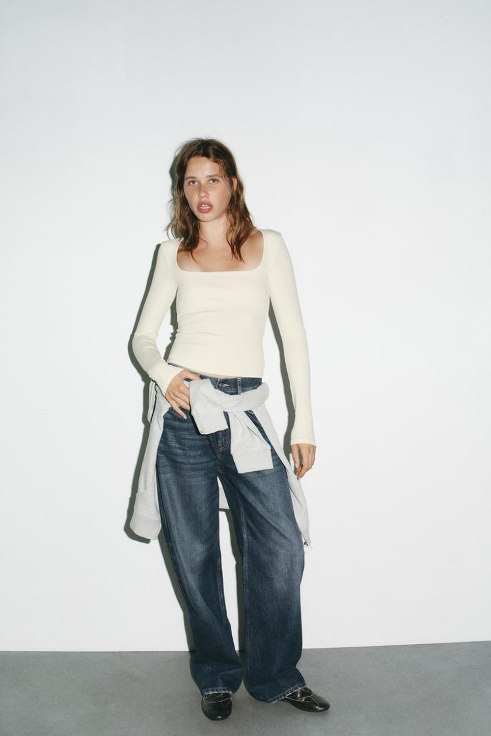 ZARA ФУТБОЛКА В РУБЧИК С КВАДРАТНЫМ ВЫРЕЗОМ, ЭКРЮ