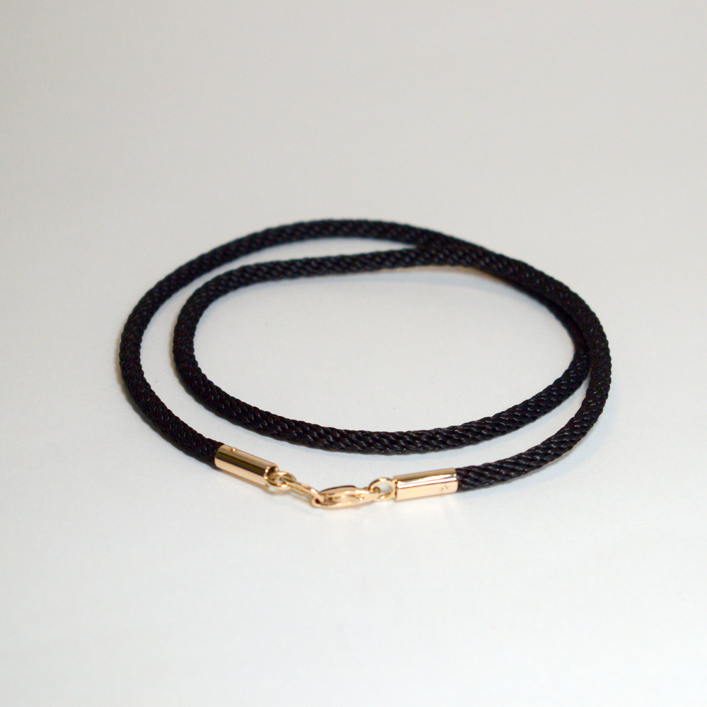 Гайтан с золотыми наконечниками.