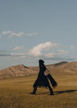 POLENE СУМКА NODDE HOBO, СЕРО-КОРИЧНЕВЫЙ