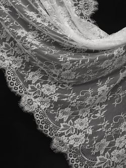 Кружево шантильи теплое белое широкое неэластичное ширина 1,5 м купон 2.9 м