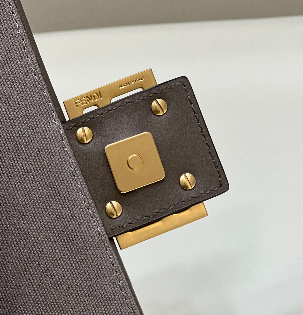 Fendi Baguette 27 cm