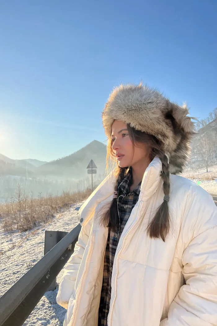 Длинная куртка с рукавами клеш цвета зефир