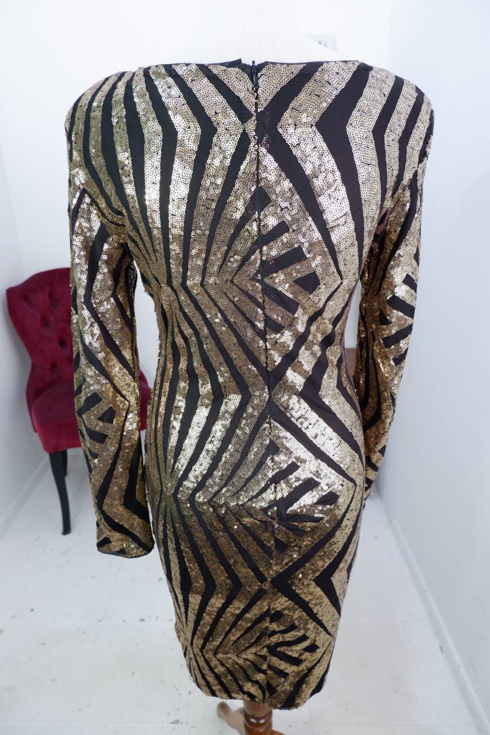 Платье Love Republic усыпанное пайетками, визуально на 46 размер