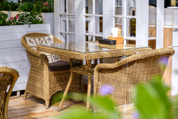 "Равенна" плетеное кресло из искусственного ротанга, цвет соломенный с серой подушкой