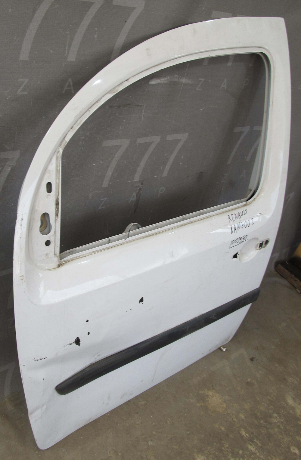 Дверь передняя левая Renault  Kangoo 2  Б/У Оригинал 801015880R
