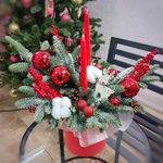 Новогодняя композиция со свечами в шляпной коробке