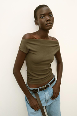 ZARA ФУТБОЛКА С ВЫРЕЗОМ ЛОДОЧКОЙ, ХАКИ