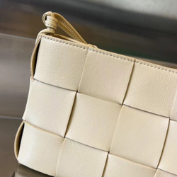 Bottega Veneta Cassette Pouch On Strap 22 cm