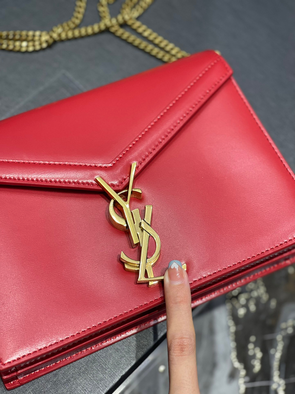 YSL Cassandra Medium 22 cm