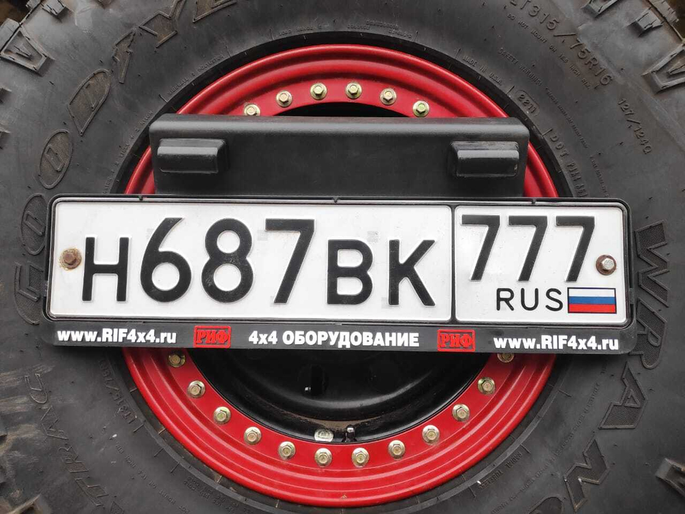 Задний силовой бампер РИФ для Toyota HILUX VII с 2005 с квадратом под фаркоп, калиткой, подсветкой номера