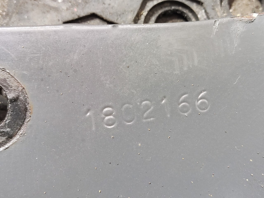 Кронштейн бампера левый