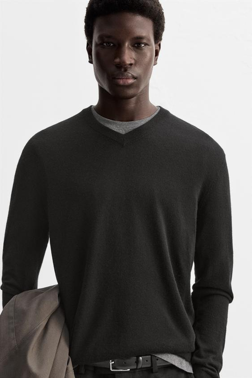 ZARA СВИТЕР ИЗ ЛЕГКОЙ ШЕРСТИ И КАШЕМИРА С V-ОБРАЗНЫМ ВЫРЕЗОМ, ЧЕРНЫЙ