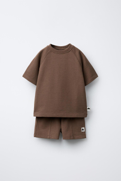 ZARA КОМПЛЕКТ ИЗ ФУТБОЛКИ И ШОРТ, СВЕТЛО-КОРИЧНЕВЫЙ