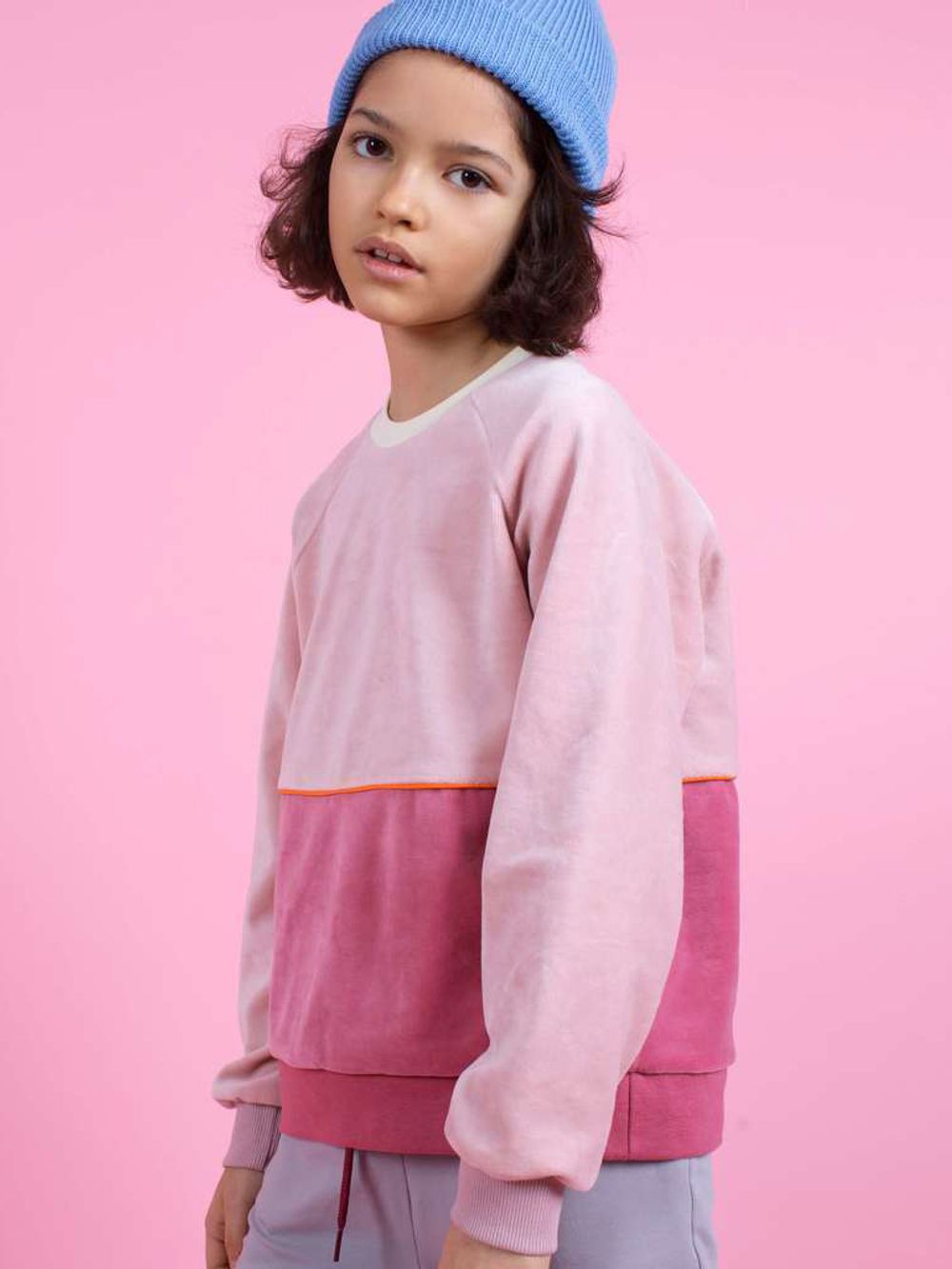 Велюровый свитшот ПУДРА/БРУСНИКА