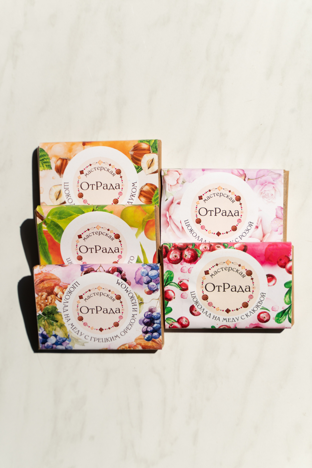Шоколад ручной работы на меду миндалем 50 г ТМ ОтРада