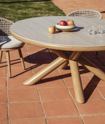 Уличный стол Mirtia из алюминия с отделкой под дерево и кремового спеченного камня 148 см