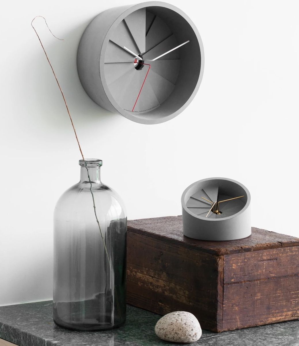 22STUDIO 4th Dimension Wall Clock 150mm (Red/ Grey) — настенные часы из бетона