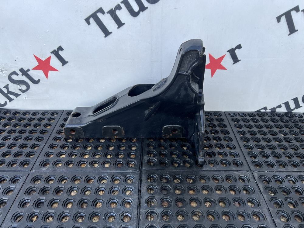 Кронштейн торсиона кабины правый 2018г.