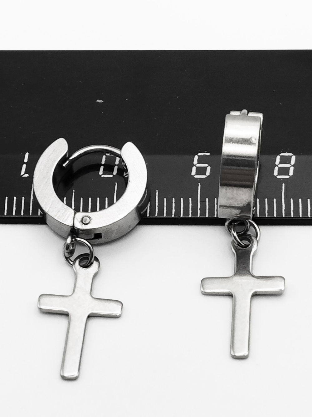 Серьги кольца "Кресты"  для пирсинга ушей стальные.