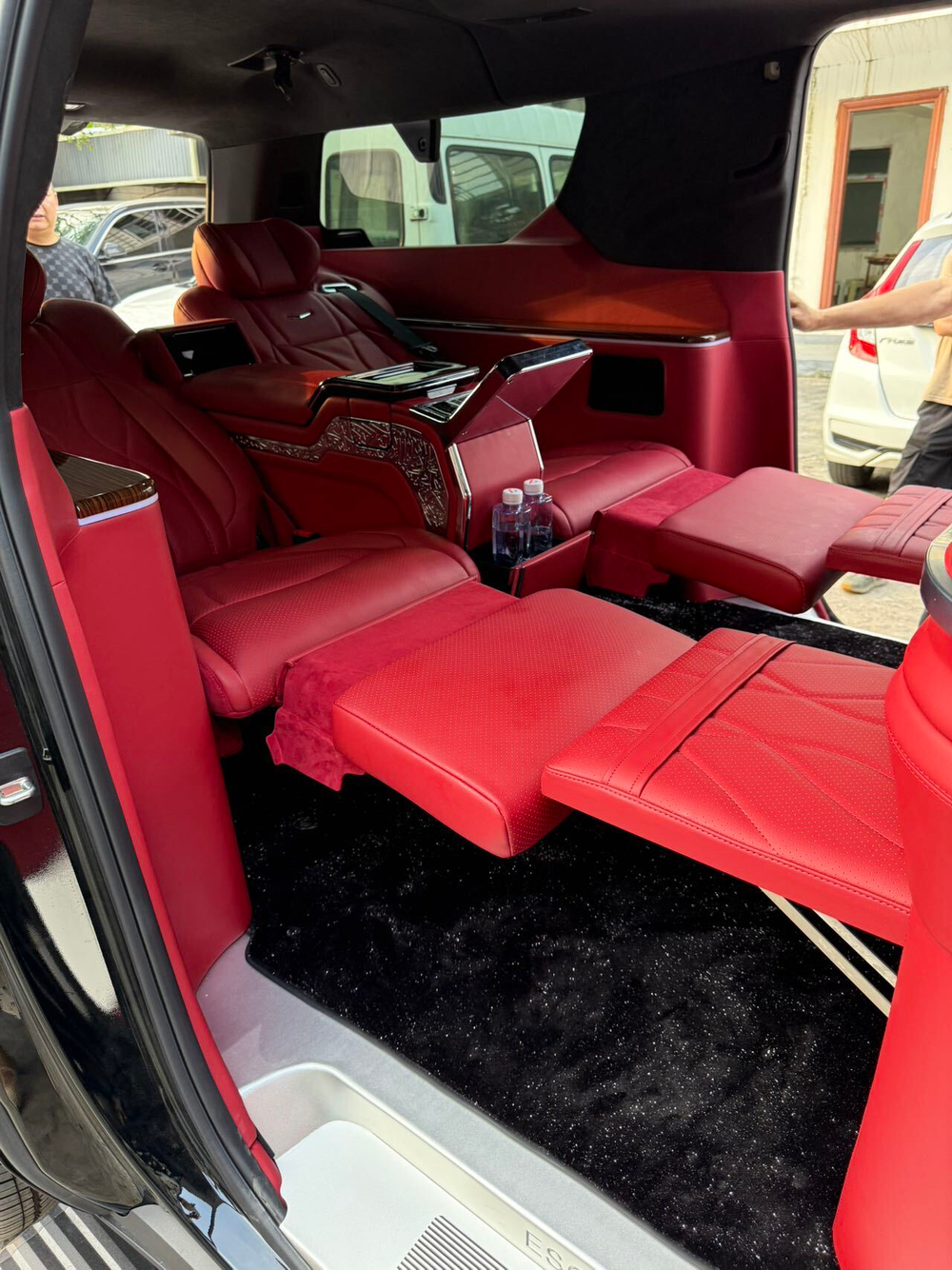 Капитанские сиденья с перегородкой для Cadillac Escalade V Кадилак 2021-2024+ Кресла Сидения VIP