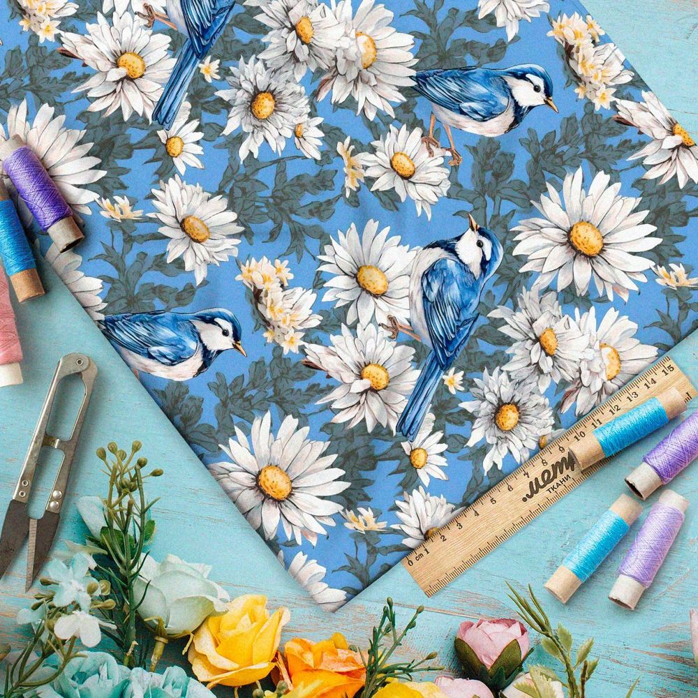 Ткань Ниагара Софт птицы в ромашках на голубом