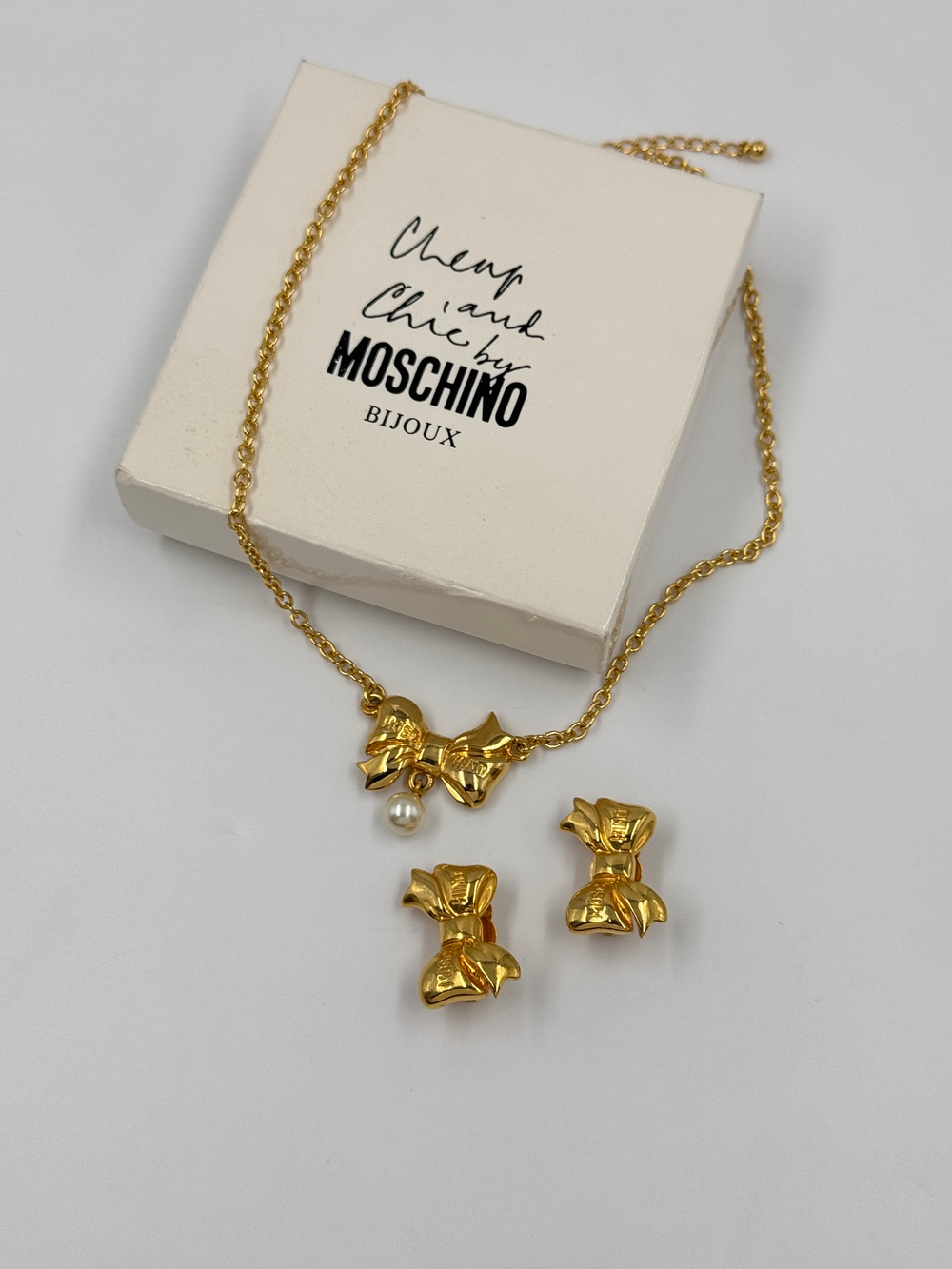 Комплект из клипс и кулона в виде бантиков Moschino