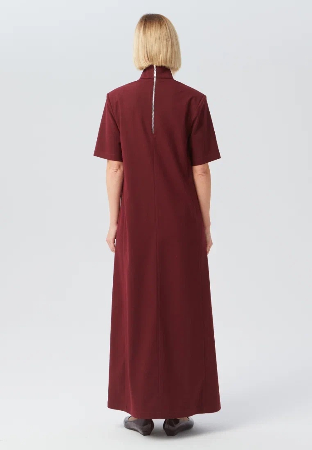 Платье с воротником-стойкой