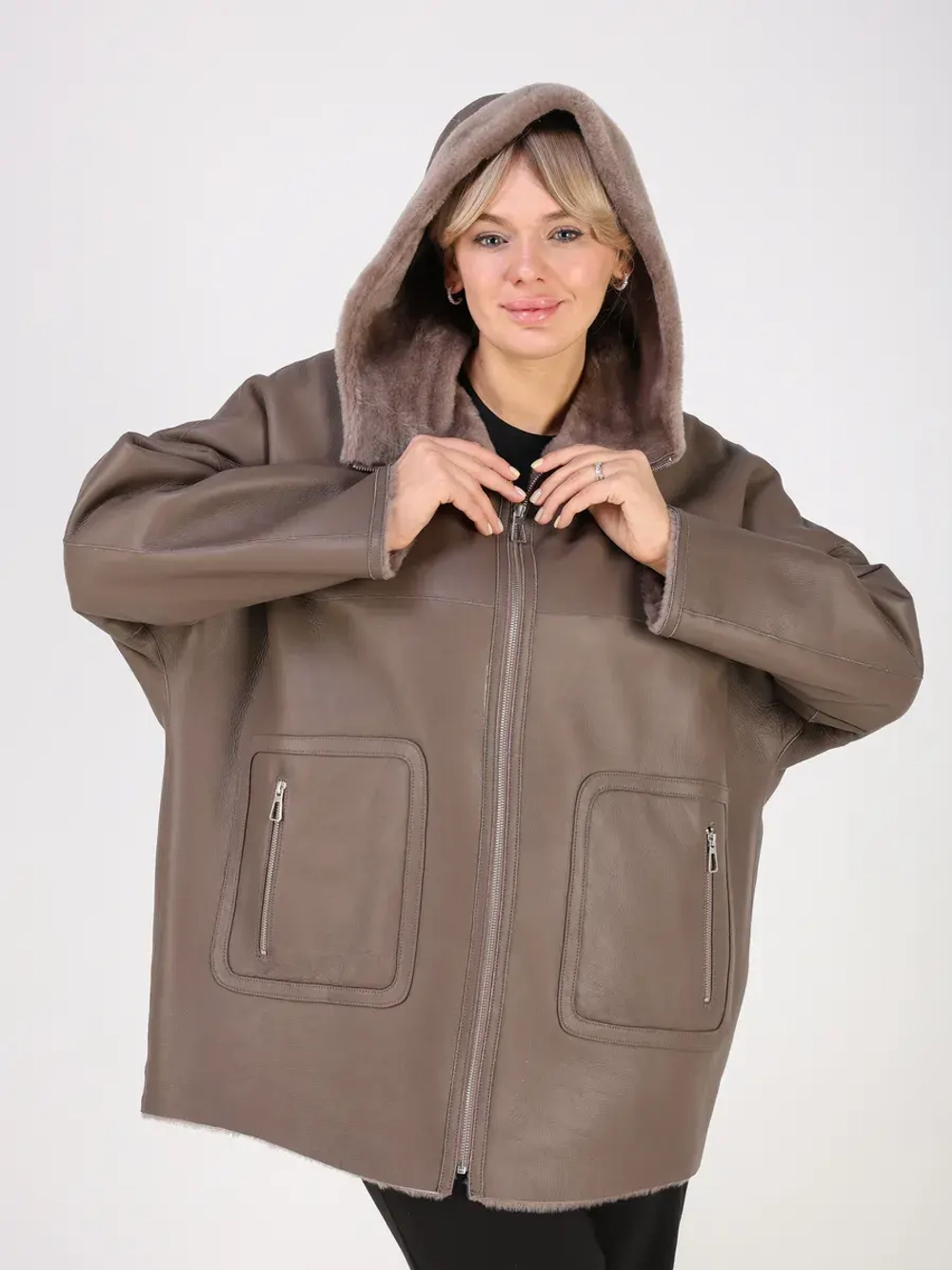 Дубленка зимняя натуральная с капюшоном оверсайз