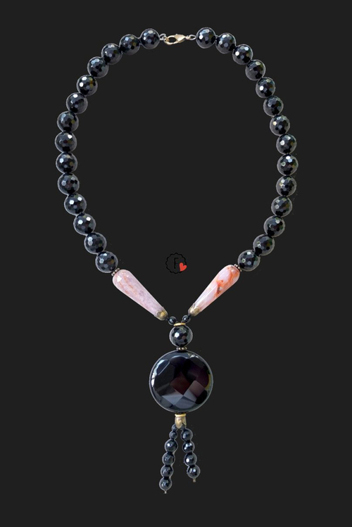колье из черного агата
