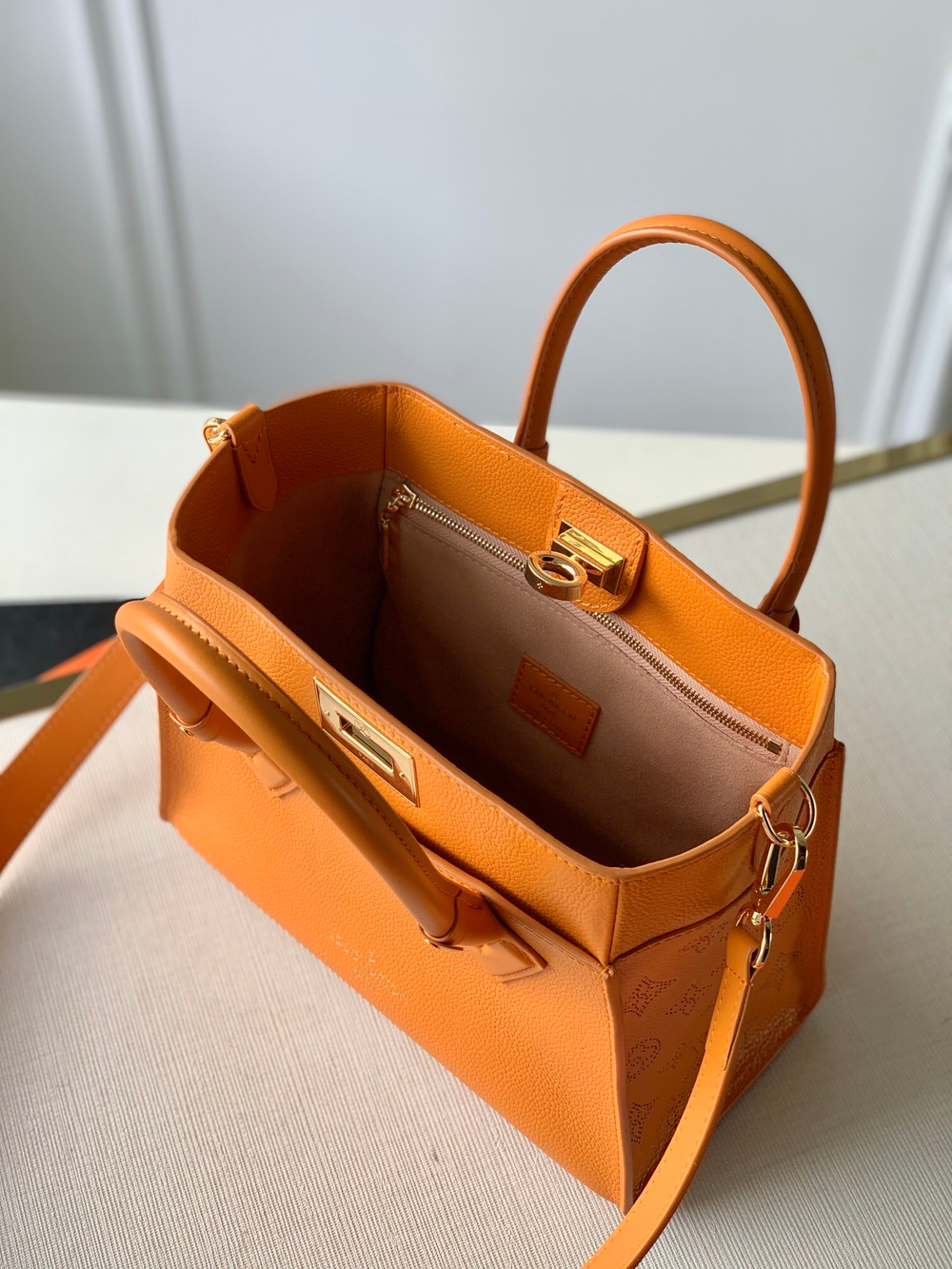 Louis Vuitton On My Side PM