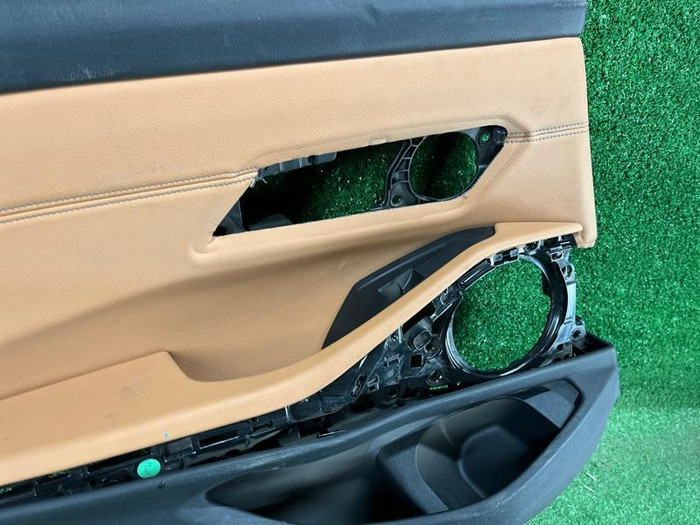 Обшивка двери задняя левая BMW 3er G20 (2018-н.в.)