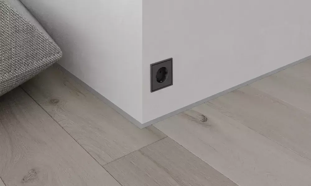 Микроплинтус для пола серебристый матовый, алюминиевый, 6×16×2500 мм