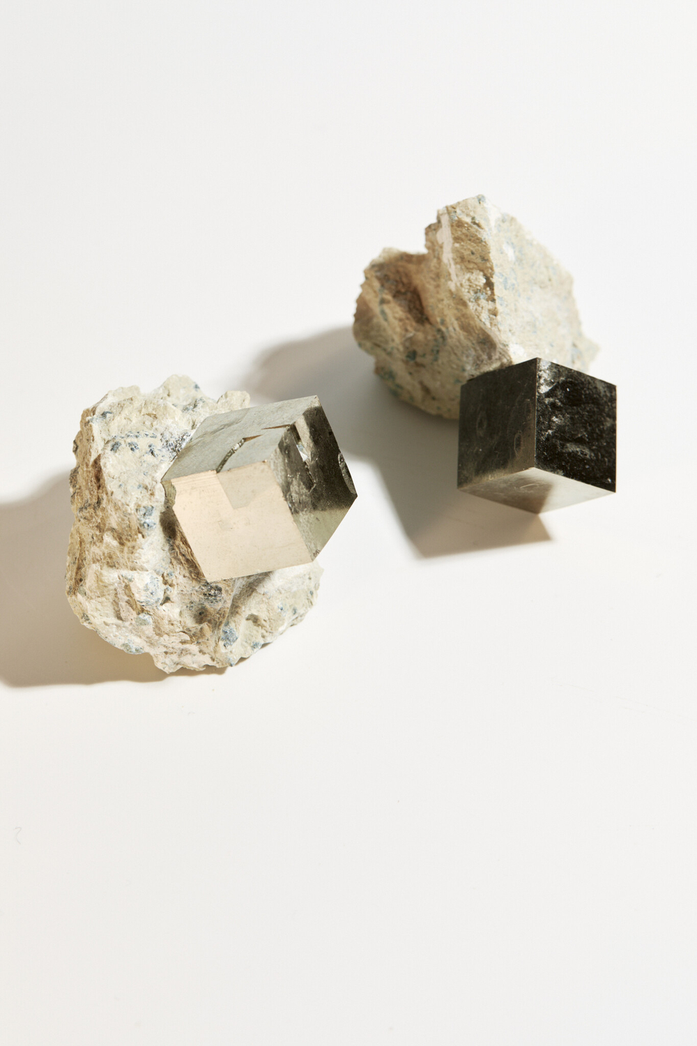 Пирит на породе M