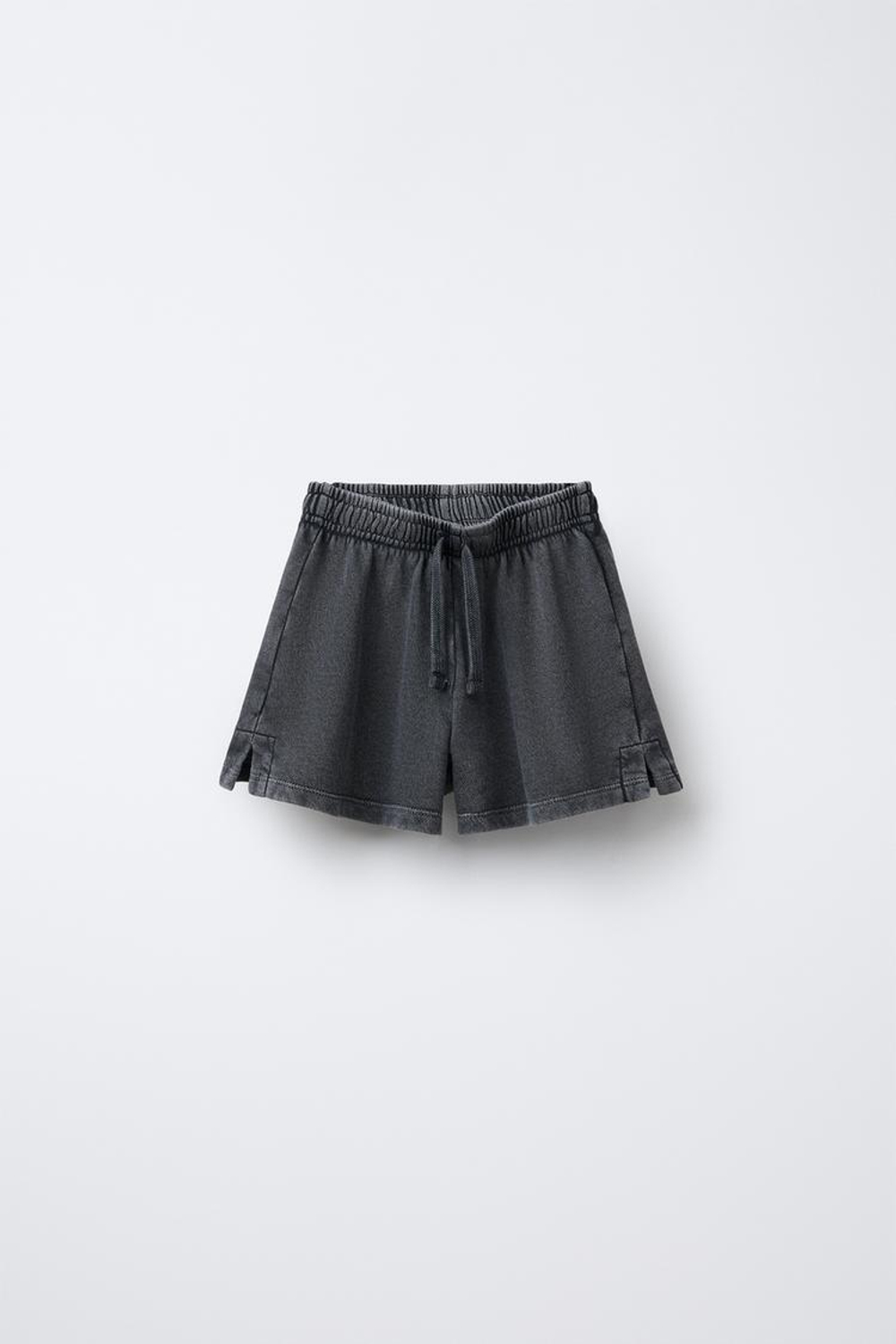 ZARA КОМПЛЕКТ ИЗ ТОЛСТОВКИ И ШОРТОВ С НАДПИСЬЮ, ТЕМНО-СЕРЫЙ