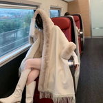 Женское пончо-накидка с капюшоном и меховой отделкой